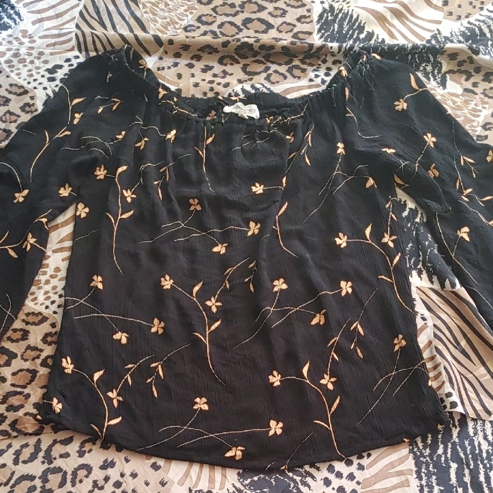 ✅$5 Add On Nikki Erin Floral Black and Tan Women's Top Sz Med